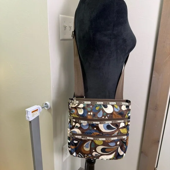 LeSportsac Triple Zip 3 Pocket Brown Floral Crossbody Bag Purse Adjustable - Picture 1 of 5